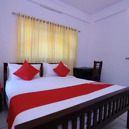 Oyo 26697 United Residency Kazhakuttam Exterior foto