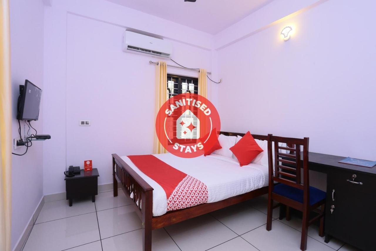Oyo 26697 United Residency Kazhakuttam Exterior foto