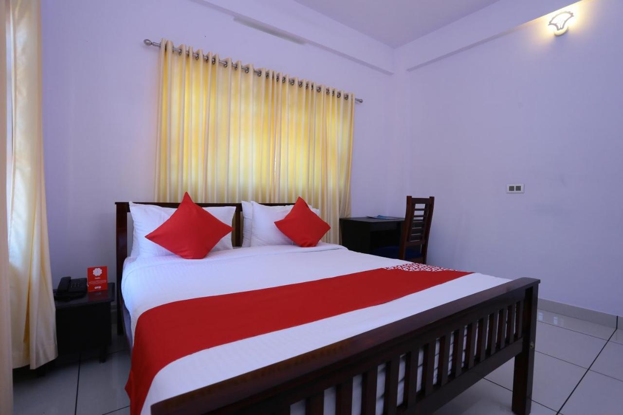 Oyo 26697 United Residency Kazhakuttam Exterior foto