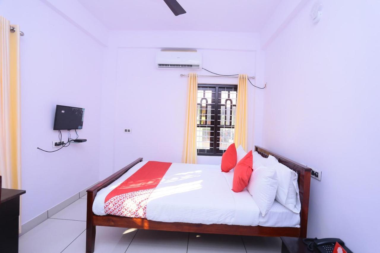 Oyo 26697 United Residency Kazhakuttam Exterior foto