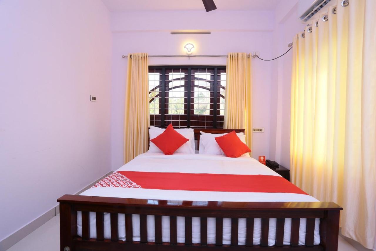 Oyo 26697 United Residency Kazhakuttam Exterior foto