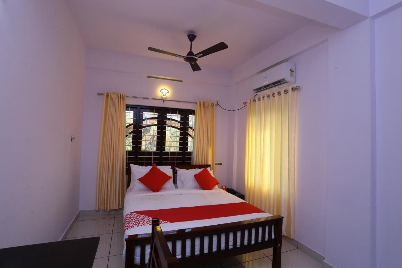 Oyo 26697 United Residency Kazhakuttam Exterior foto