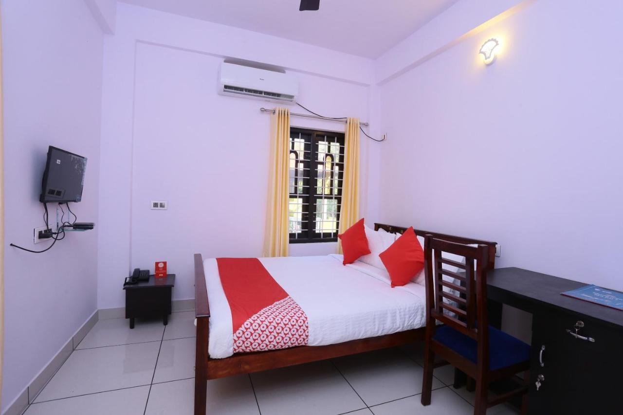 Oyo 26697 United Residency Kazhakuttam Exterior foto