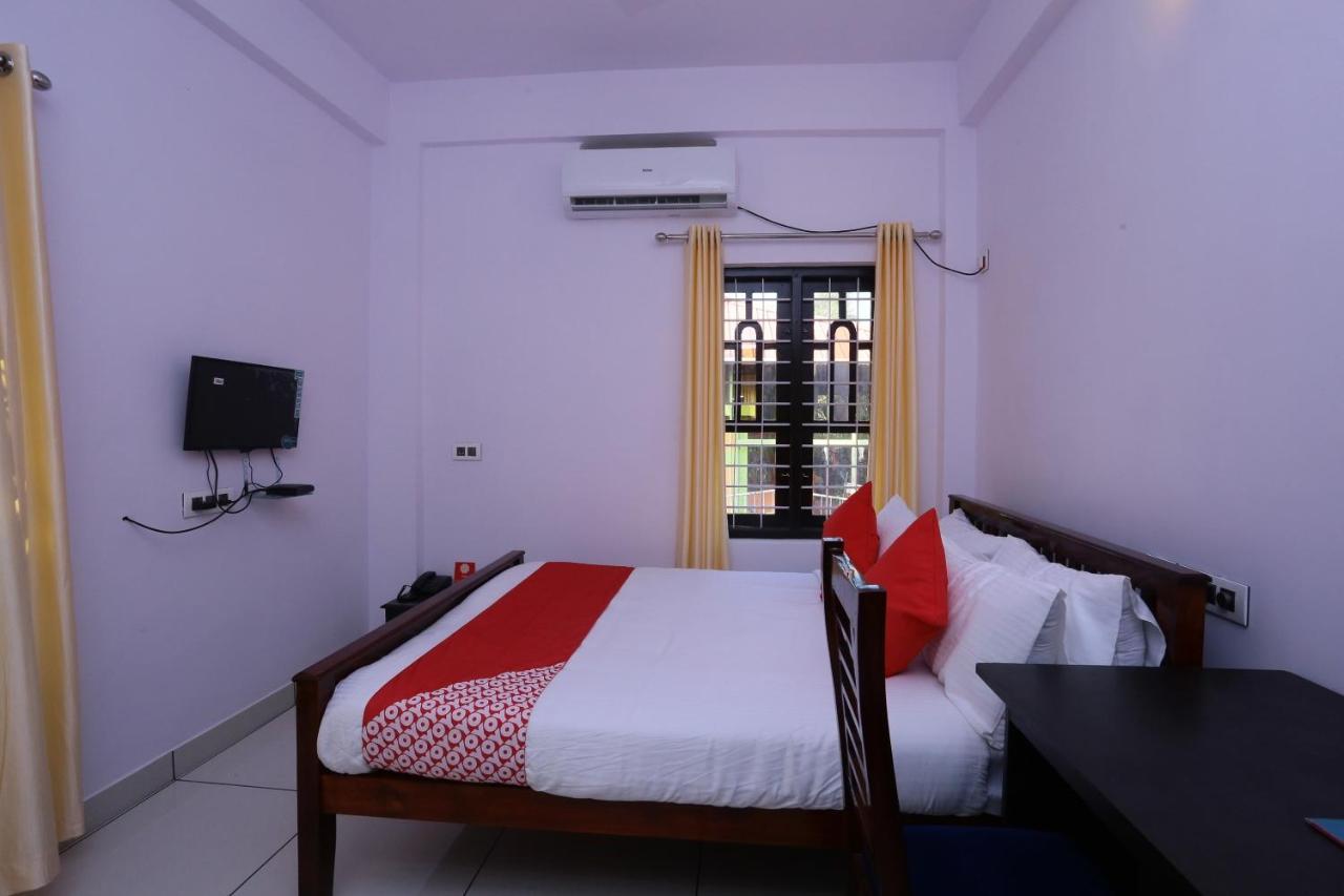 Oyo 26697 United Residency Kazhakuttam Exterior foto