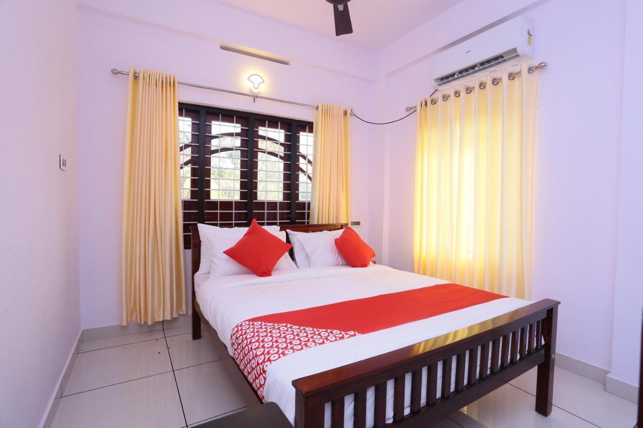 Oyo 26697 United Residency Kazhakuttam Exterior foto