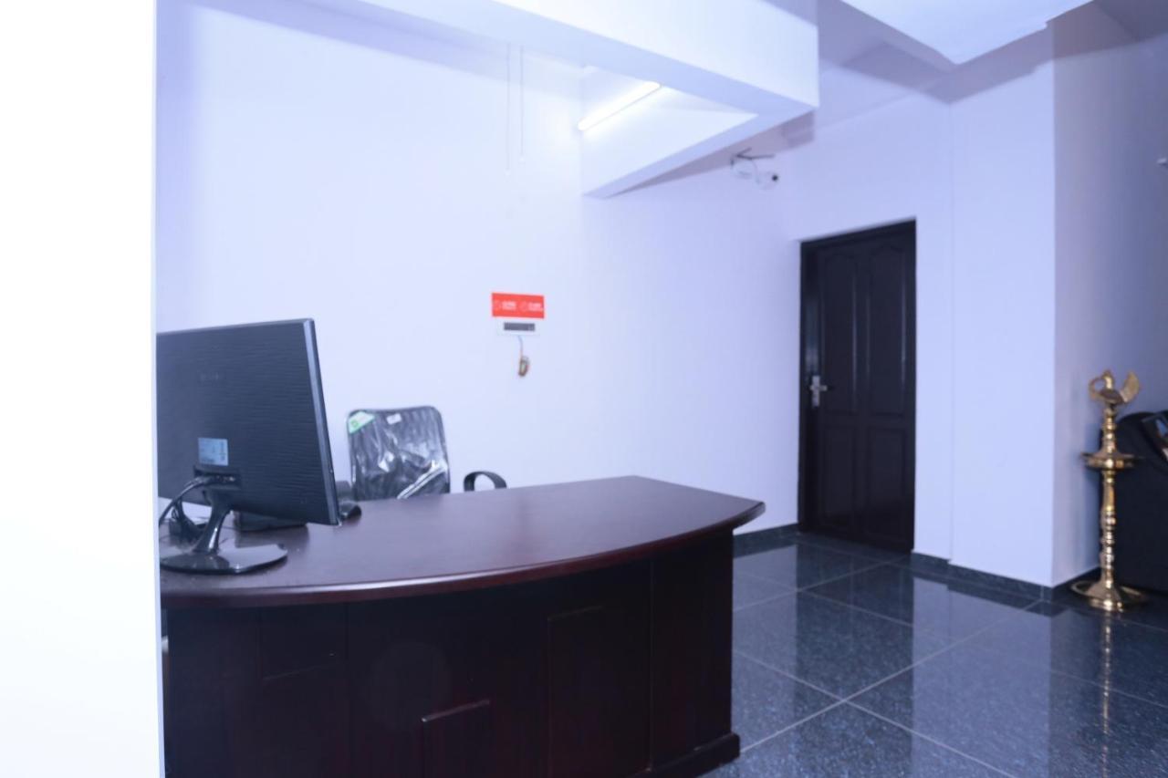 Oyo 26697 United Residency Kazhakuttam Exterior foto