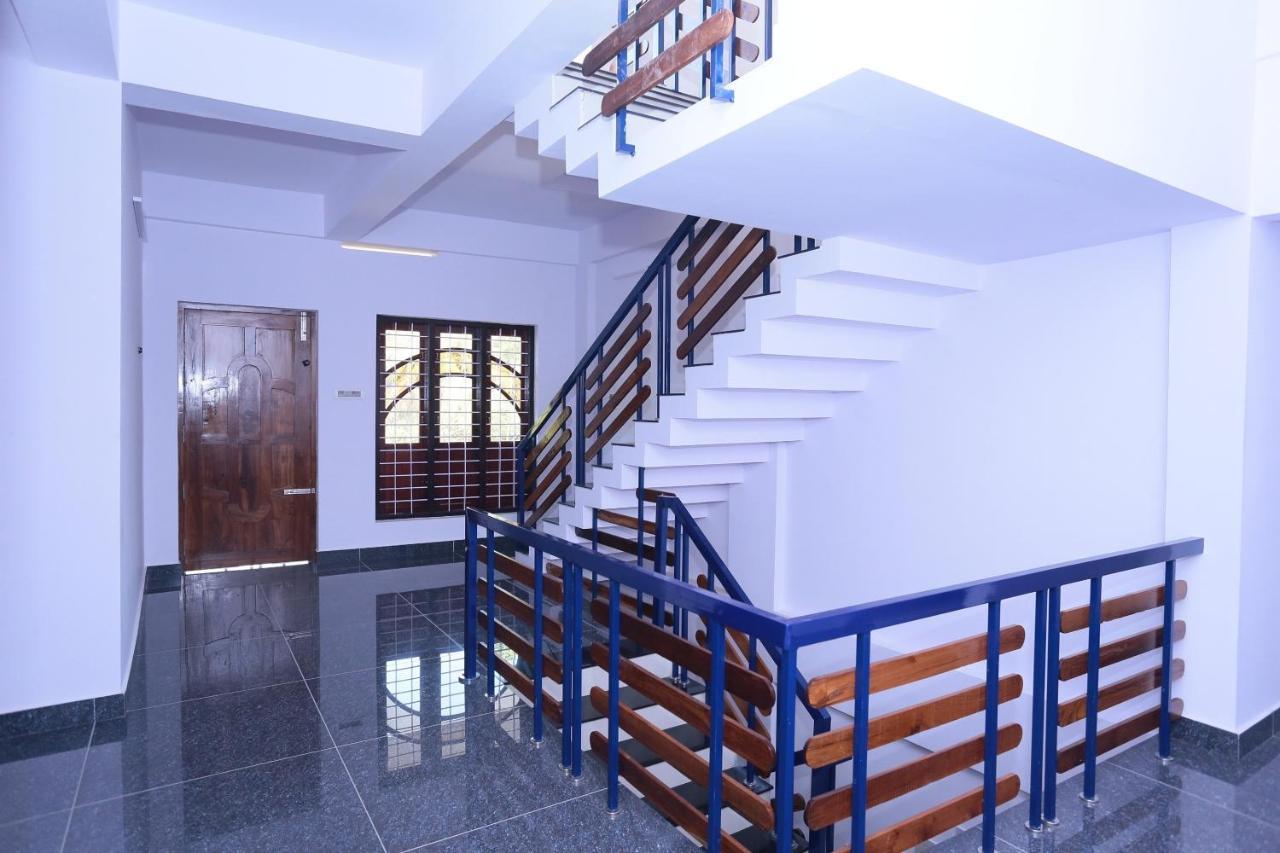 Oyo 26697 United Residency Kazhakuttam Exterior foto