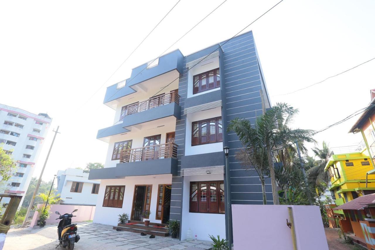 Oyo 26697 United Residency Kazhakuttam Exterior foto