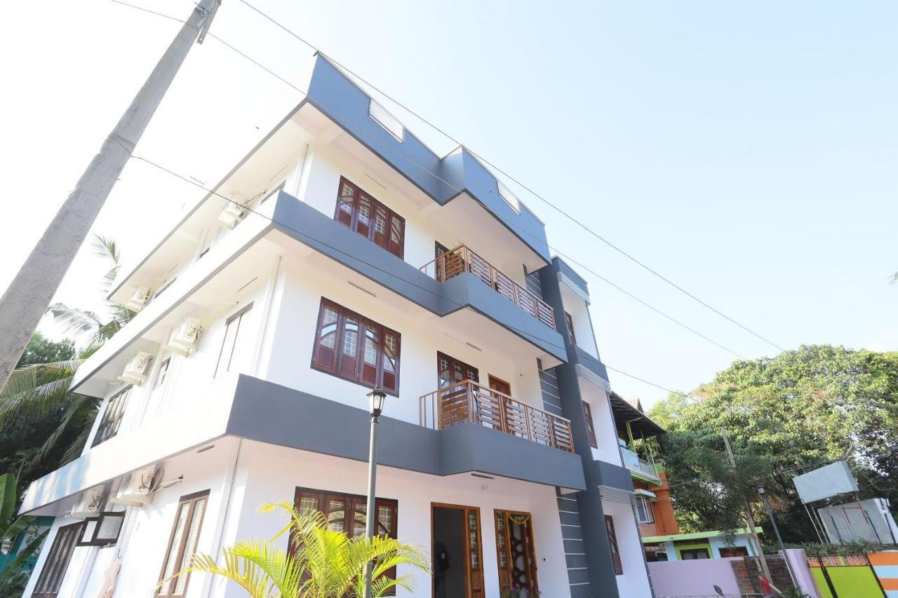 Oyo 26697 United Residency Kazhakuttam Exterior foto